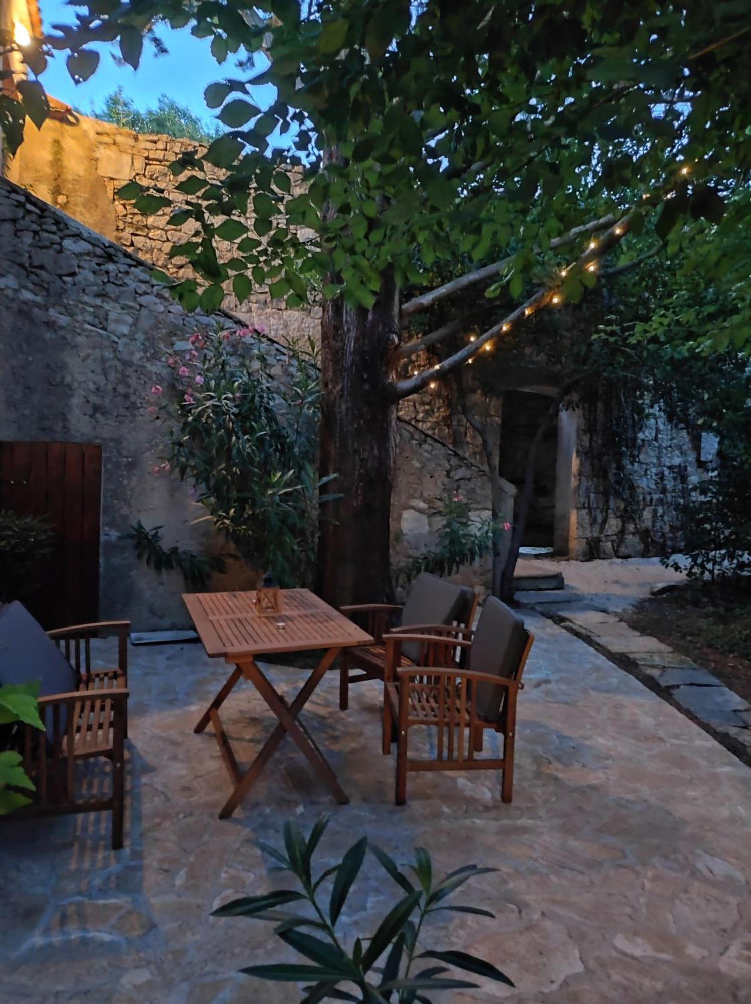 Apartamento Jankovich Castle Benkovac Exterior foto