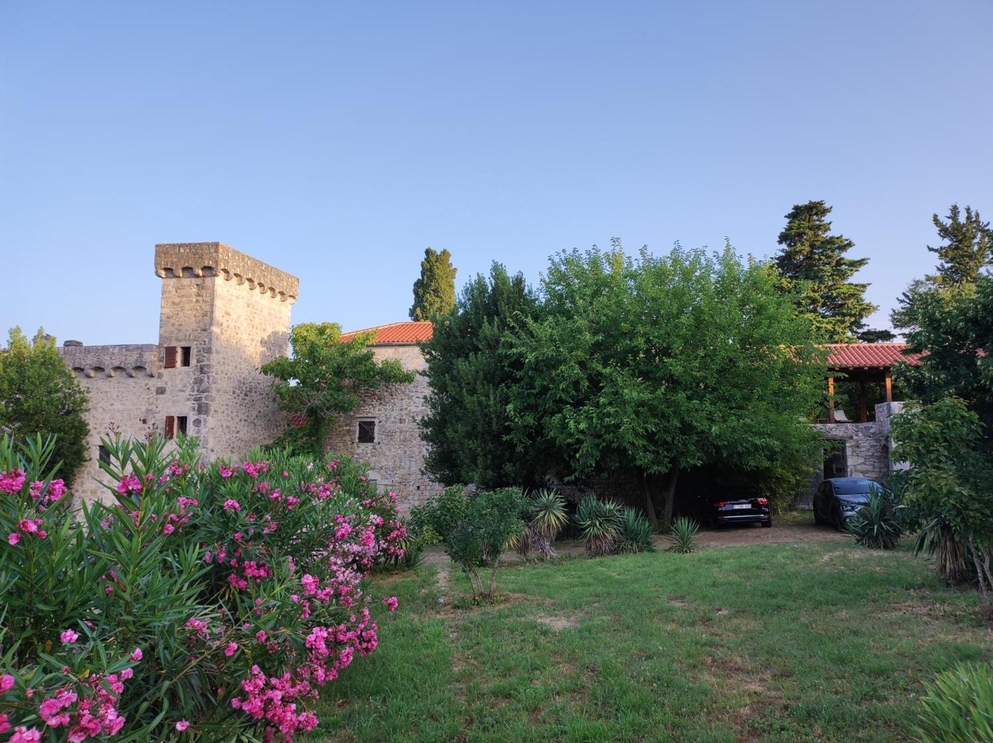 Apartamento Jankovich Castle Benkovac Exterior foto
